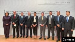 En la foto aparecen miembros de la Plataforma Unitaria Venezuela. [Foto: Tomada del cuenta de Twitter de diputada Mariela Magallanes]