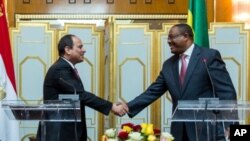 የግብፅ ፕሬዚዳንት አብዱልፋታህ ኤል-ሲሲ እና የኢትዮጵያ ጠቅላይ ሚኒስትር ኃይለማርያም ደሣለኝ በብሔራዊ ቤተመንግሥት - አዲስ አበባ፤ መጋቢት 15/2007 ዓ.ም