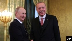 Turkish President Tayyip Erdogan, right, shakes hands with his Russian counterpart Vladimir Putin during their meeting in the Kremlin in Moscow, Russia, April 8, 2019. 