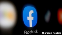Logotipo de Facebook en un teléfono inteligente en esta ilustración de archivo.