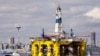 Archivo - Instalación petrolera Polar Pioneer, en Elliott Bay, Seattle, estado de Washington.