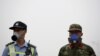 在天津大爆炸现场头带防毒面具的中国警察和武警士兵 （2015年8月18日）