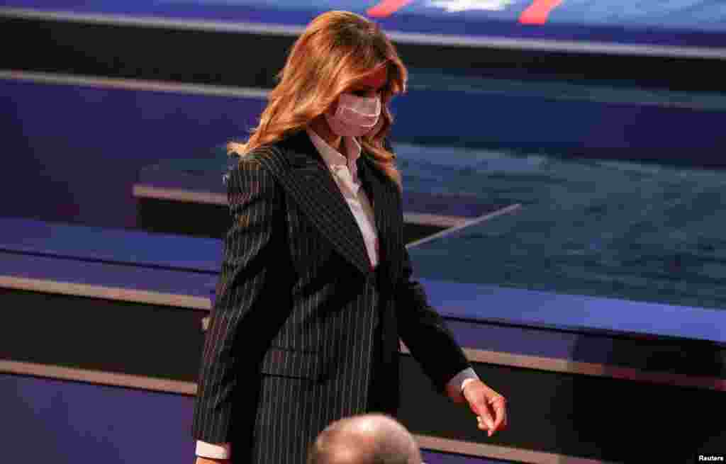 La primera dama de Estados Unidos, Melania Trump, llega al primer debate de la campa&#241;a presidencial de 2020 entre el presidente de Estados Unidos, Donald Trump, y el candidato presidencial dem&#243;crata Joe Biden.