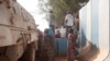 Les habitants du quartier majoritairement musulman du PK5 manifestent devant le siège de la Minusca, la mission de maintien de la paix des Nations Unies en République centrafricaine, à Bangui, le 11 avril 2018.
