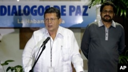 "Las FARC son conscientes de que a la fecha no hay vencedores ni vencidos y que la lucha continúa", dijo Catatumbo al leer la declaración. 