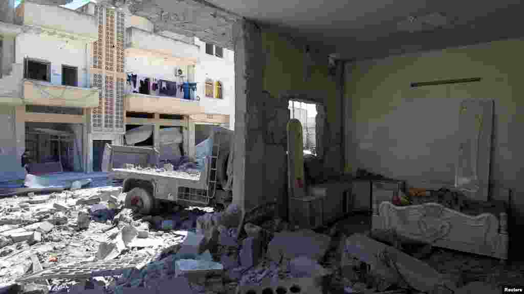 Daños generales en Khan Sheikhoun un pueblo dominado por los rebeldes.