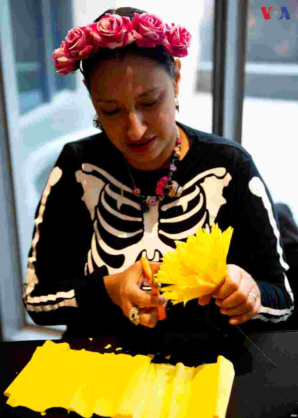Evelyn Orantes, artista guatemalteca, presentó sus creaciones en la celebración del Día de los Muertos en el museo Smithsonian. Washington DC, Octubre 2018.