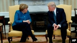 La líder alemana dijo que trataron también sobre los programas de capacitación de su país. Dijo que Alemania recuerda que debe mucho a Estados Unidos, por el plan Marshal luego de la Segunda Guerra Mundial.