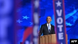 Obama llama a la unidad demócrata en apoyo a Harris, mientras advierte sobre la amenaza que representa Trump para el país.