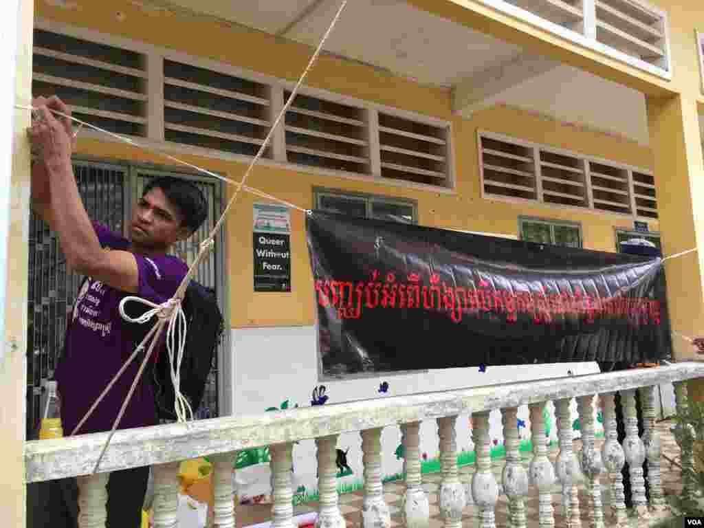 ក្រុម​យុវជន​កំពុង​ចូលរួម​ក្នុង​យុទ្ធនាការ «ទីក្រុង​មាន​សុវត្ថិភាព​សម្រាប់​ស្ត្រី» ជា​លើក​ទី៤ ដោយ​មាន​ការចូលរួម​តាម​ក្រុម​សិក្ខា​សាលា​តូចៗ បង្ហាញ​ពី​បញ្ហា​ប្រឈម​ក្នុងការ​ធ្វើការ និង​សុវត្ថិភាព​ក្នុងការ​ធ្វើ​ដំណើរ​ពេល​យប់ ដើម្បី​​​​គាំទ្រ​ឲ្យ​បញ្ឈប់​ហិង្សា​