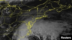 La tormenta tropical Ofelia se acerca a Carolina del Norte y Carolina del Sur y el estado de Virginia. 