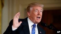Trump apeló a la senadora Lisa Murkowski, sobre su posible "no" para que cambiara de opinión "por el bien de los alaskanes".