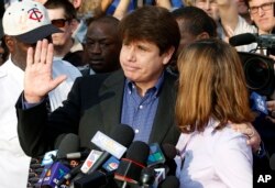 Ex-gobernador demócrata de Illinois, Rod Blagojevich, convicto por tratar de vender el cargo dejado vacante en el Senado estatal por Barack Obama cuando el entonces senador ganó la presidencia.
