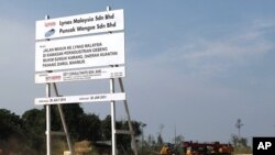Trucks move in and out of an under-construction rare earth plant in Gebeng, 270 km (168 miles) east of Kuala Lumpur May 24, 2011.
