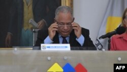 El presidente del Consejo Nacional Electoral (CNE), Elvis Amoroso, durante una conferencia de prensa en Caracas el 2 de agosto de 2024.