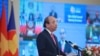 El primer ministro vietnamita, Nguyen Xuan Phuc, pronuncia un discurso frente a una pantalla de televisión que muestra a los líderes de la ASEAN en la ceremonia de apertura de la 36ª Cumbre de la ASEAN en Hanoi, Vietnam, el viernes.