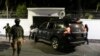 La policía intenta irrumpir en la embajada de México en Quito, Ecuador, el 5 de abril de 2024, luego de que México concediera asilo al exvicepresidente ecuatoriano Jorge Glas, que había buscado refugio allí. 