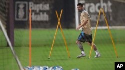 Lionel Messi entrena con la selección de Argentina en el complejo de Inter Miami el 7 de octubre de 2024 en Fort Lauderdale, Florida.