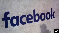 Facebook reconoce haber compartido información de sus usuarios con fabricantes chinos de dispositivos.