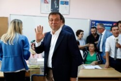 Ekrem Imamoglu, candidate of the secular opposition Republican People's Party, or CHP, arrives at a polling station in Istanbul, June 23, 2019.