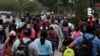 A finales de marzo, el presidente Donald Trump acusó a los países centroamericanos de orquestar un montaje al supuestamente enviar las caravanas de cientos de migrantes que salen principalmente de Honduras hacia Norteamérica. 