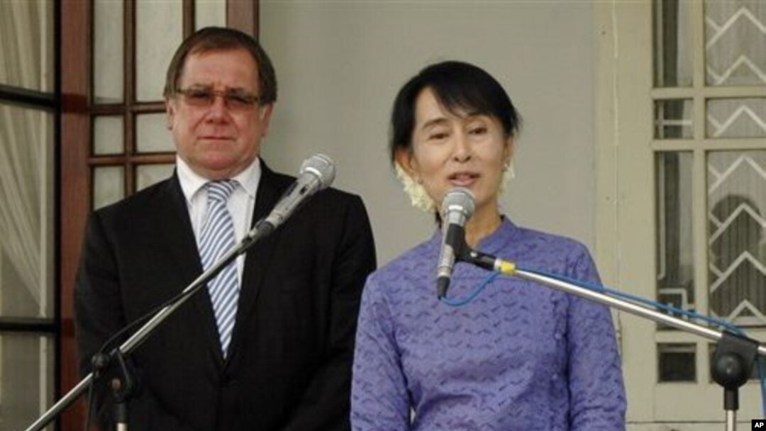 နယူးဇီလန်နိုင်ငံခြားရေးဝန်ကြီး Murray McCully နဲ့ ဒေါ်အောင်ဆန်းစုကြည်