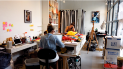 En el taller de Gussy López, ubicado en una de las zonas con mayor proyección de Miami, se suelen preparar las colecciones de las próximas temporadas. De momento, todo ha quedado en pausa a la espera de que pase la pandemia.