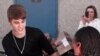 Bieber y Gaga: los más solidarios