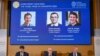 (Từ trái sang phải) Chủ tịch Ủy ban Giải Nobel Hóa học Heiner Linke, Tổng thư ký Viện Hàn lâm Khoa học Hoàng gia Thụy Điển Hans Ellegren và Thành viên Ủy ban Giải Nobel Hóa học Johan Aqvist công bố những người đoạt giải Nobel Hóa học năm 2024 ở Stockholm, Thụy Điển, hôm 9/10.