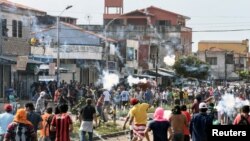Manifestantes durantes protestas en Santa Cruz, Bolivia, el miércoles, 23 de octubre, de 2019. 