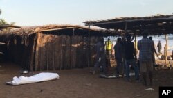 Fuerzas especiales de Costa de Marfil y de la Policía, llegaron al lugar para evacuar a los heridos, trabajadores y clientes. 
