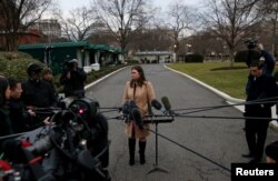 La portavoz de la Casa Blanca, Sarah Sanders, dijo a Fox News que la respuesta demócrata al discurso de Donald Trump el martes 8 de enero de 2019 fue "patética".