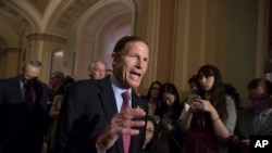 El senador demócrata Richard Blumenthal, de Connecticut, dice que hay muchas preguntas de peso legal aún sobre la mesa en la investigación sobre la interferencia rusa en las elecciones de 2016 en EE.UU.