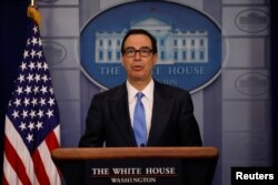 El secretario del Tesoro, Steven Mnuchin, dijo a periodistas que la orden firmada el lunes por Trump estaba no tripulado de Estados Unidos, pero reiteró que fue en respuesta a ese hecho.
