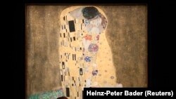 تابلوی «بوسه» اثر گوستاو کلیمت