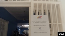 Desde tempranas horas se abrieron los centros de votación. [Foto Alvaro Algarra, VOA].