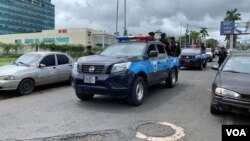 Las fuerzas de seguridad custodian tributo a los muertos durante las protestas sociales del 30 de mayo de 2018, así como a sus madres, en Managua, Nicaragua. Foto: Daliana Ocaña - VOA