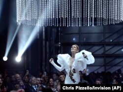 Celine Dion canta "My Heart will Go On" en los Billboard Music Awards. T-Mobile Arena, Las Vegas. Mayo 21, 2017. Foto AP.