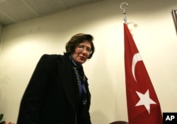 Exembajadora de EE.UU. para Azerbaiyán, Anne Derse.
