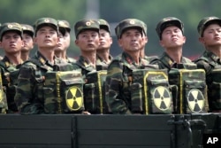 Soldados norcoreanos durante un desfile en Pyongyang. July 27, 2013.