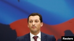 Kirill Shamalov, ejecutivo de la compañía energética rusa Sibur y esposo de una de las dos hijas del presidente ruso Vladimir Putin, asiste a una sesión del Foro Nacional del Petróleo y el Gas en Rusia, el 20 de abril de 2016. (Archivo)