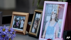 Piden a los fanáticos no enviar arreglos florales y que solo lleven una rosa blanca.