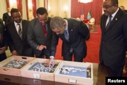 ፕሬዚዳንት ባራክ ኦባማ (ድንቅነሽን) ሉሲን ሲጎበኙ - አዲስ አበባ - ሐምሌ 27/07/15