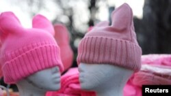 Los "pussy hats" en durante una marcha organizada por la Women's March Alliance en Manhattan, Nueva York. Enero 19, 2019.