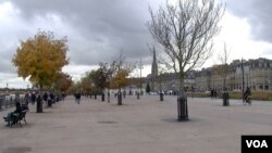 The embankment of the Garonne River in Bordeaux, France, marks a spot where slave-trading ships once were common. (L. Bryant/VOA)