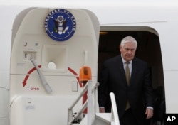 El secretario de Estado de EEUU Rex Tillerson llega al aeropuerto Benito Juárez de Ciudad de México para su primera visita oficial de dos días a México. Jueves 1 de febrero de 2018.