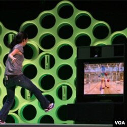 Project Natal detecta el movimiento del cuerpo entero de hasta cuatro personas y lo traduce en instrucciones para el juego.