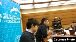 周永康（右）及岑敖暉日內瓦人權與民主高峰會上應邀演講（香港學聯facebook圖片）