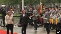 Previo a la Cumbre del G8, la canciller Merkel recibió en Berlín al presidente de Francia, François Hollande.
