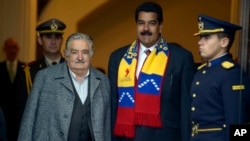El presidente Mujica traspasó la presidencia pro-tempore del bloque al venezolano Nicolás Maduro.